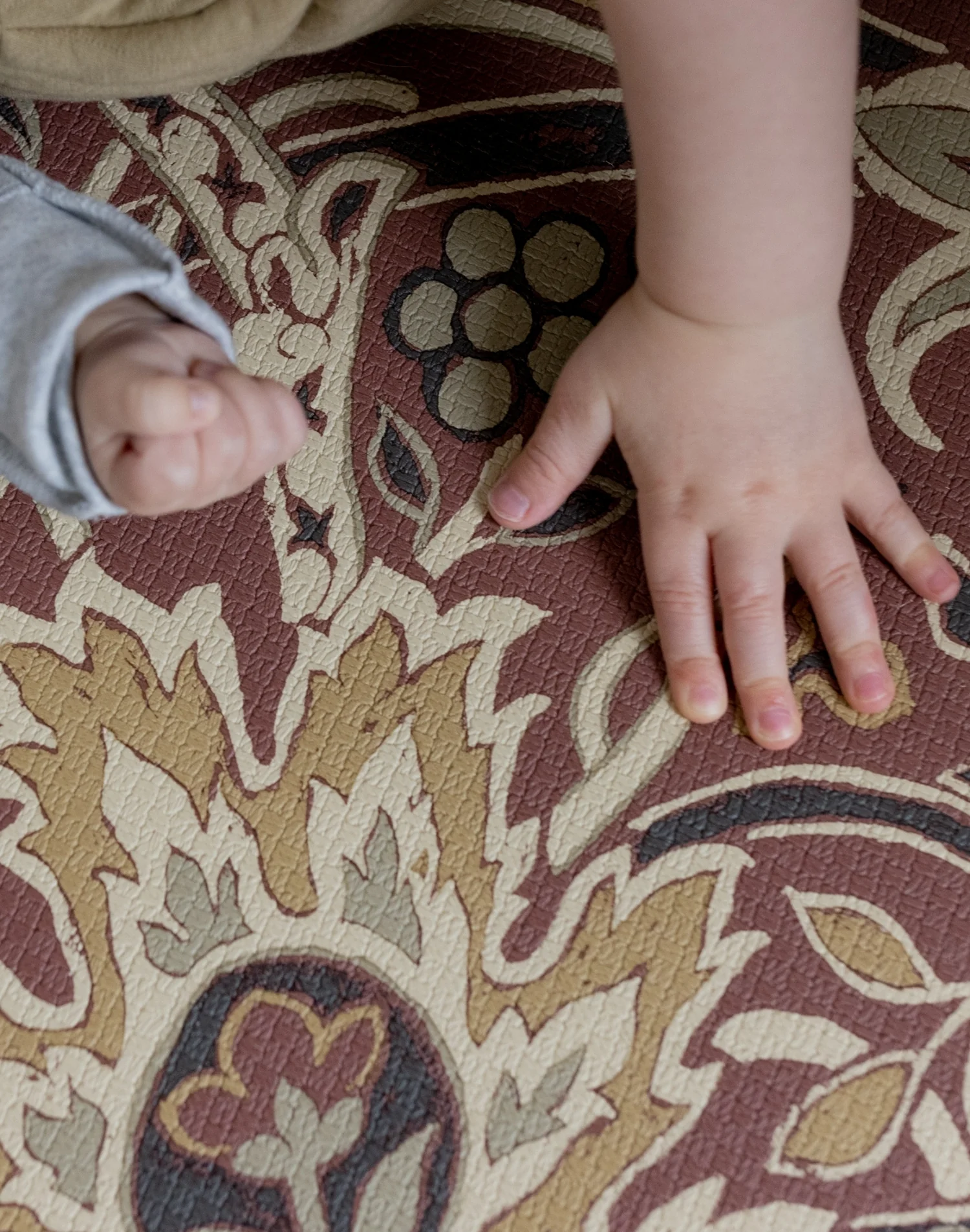 Morris & Co. The Bullerswood Madder Gold Playmat - Image 7